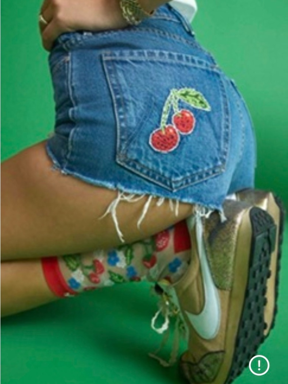 NWT Mother Denim Tune Up Short Fray 26 Green Thumb Red Cherry Embroidery
